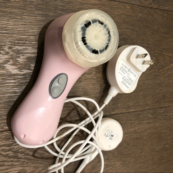 Clarisonic Mia 2 Facial Cleansing Brush w/ charger - Picture 1 of 3